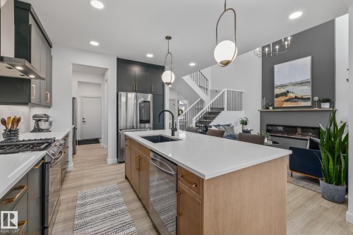 664 Astoria Way, Devon, AB - Indoor Photo Showing Kitchen With Upgraded Kitchen