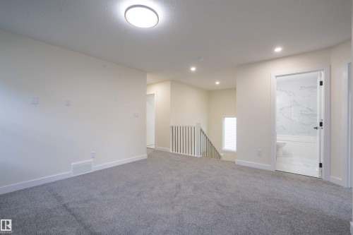 5720 176 Avenue Nw, Edmonton, AB - Indoor Photo Showing Other Room