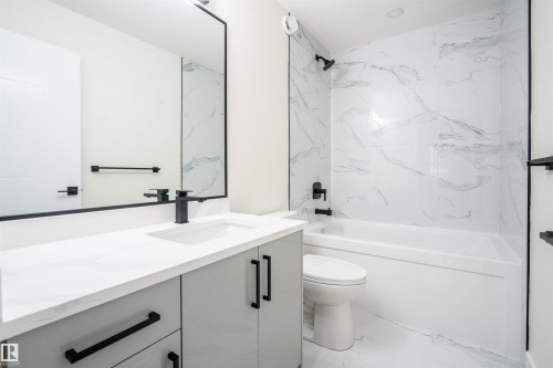 5720 176 Avenue Nw, Edmonton, AB - Indoor Photo Showing Bathroom