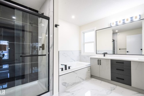 5720 176 Avenue Nw, Edmonton, AB - Indoor Photo Showing Bathroom