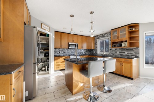 172 52216 Range Road 233, Rural Strathcona County, AB - Indoor Photo Showing Kitchen With Upgraded Kitchen