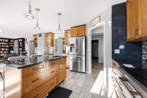 172 52216 Range Road 233, Rural Strathcona County, AB - Indoor Photo Showing Kitchen With Upgraded Kitchen