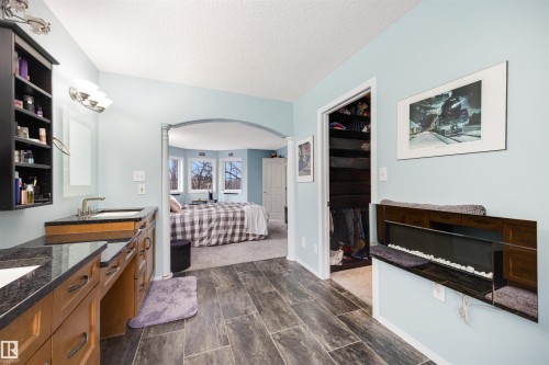 172 52216 Range Road 233, Rural Strathcona County, AB - Indoor Photo Showing Bedroom