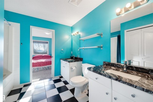 172 52216 Range Road 233, Rural Strathcona County, AB - Indoor Photo Showing Bathroom