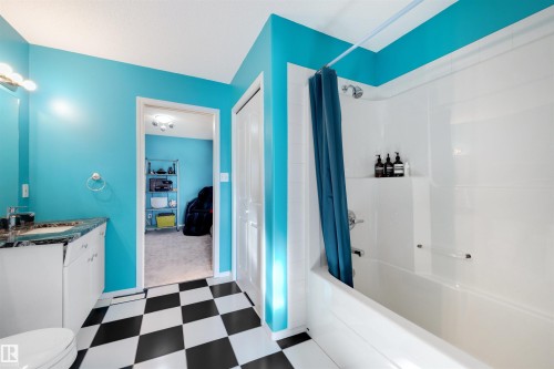 172 52216 Range Road 233, Rural Strathcona County, AB - Indoor Photo Showing Bathroom