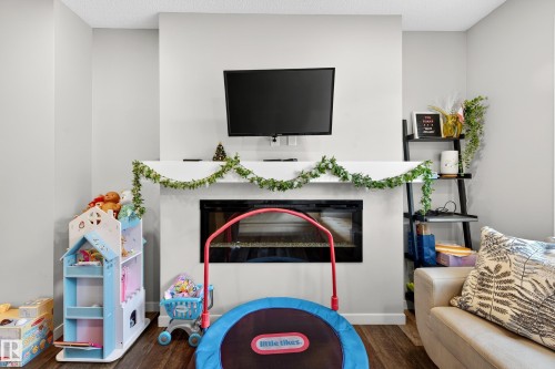 103 3305 Orchards Link Link, Edmonton, AB - Indoor