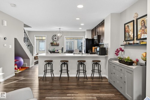 103 3305 Orchards Link Link, Edmonton, AB - Indoor Photo Showing Kitchen