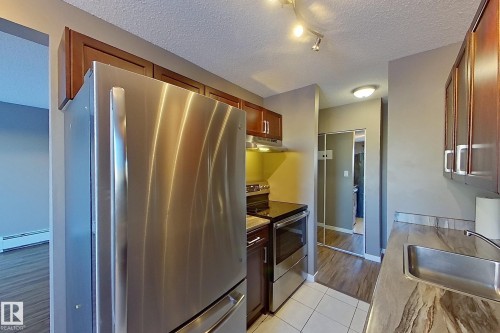 112 15105 121 Street, Edmonton, AB - Indoor Photo Showing Kitchen