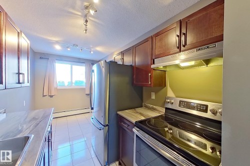 112 15105 121 Street, Edmonton, AB - Indoor Photo Showing Kitchen