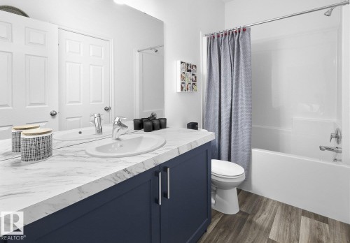 22003 93 Avenue, Edmonton, AB - Indoor Photo Showing Bathroom