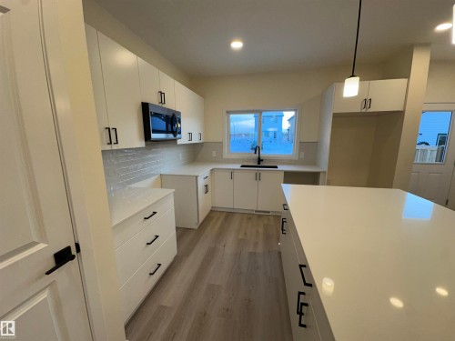 41 Eton Link, Spruce Grove, AB - Indoor Photo Showing Kitchen