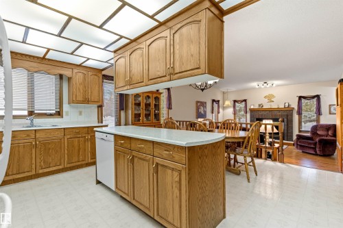 4024 28 Avenue, Edmonton, AB - Indoor Photo Showing Kitchen