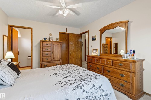 4024 28 Avenue, Edmonton, AB - Indoor Photo Showing Bedroom