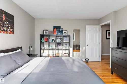 Bedroom featuring light wood-type flooring and a textured ceiling - 317 Grand Meadow Crescent, Edmonton, AB - Indoor Photo Showing Bedroom