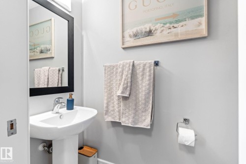 Main floor powder bathroom - 89 Hewitt Circle, Spruce Grove, AB - Indoor Photo Showing Bathroom