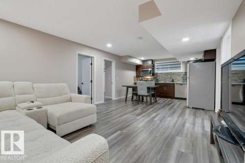 820 177 Street, Edmonton, AB - Indoor