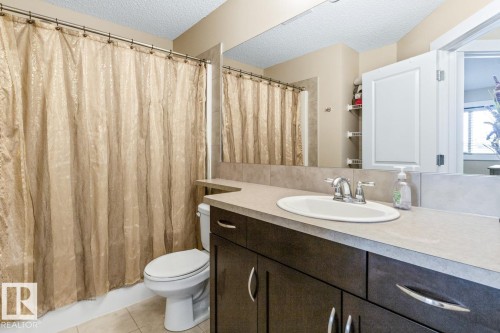 208 57 Street, Edmonton, AB - Indoor Photo Showing Bathroom