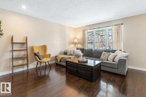 208 57 Street, Edmonton, AB - Indoor Photo Showing Living Room