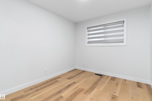 Empty room featuring baseboards and light wood-type flooring - 17116 81 Avenue, Edmonton, AB - Indoor Photo Showing Other Room