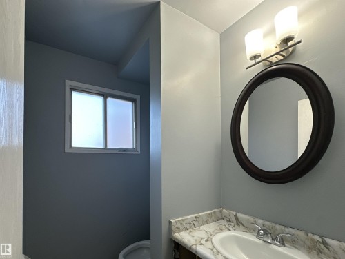 10512 21 Avenue, Edmonton, AB - Indoor Photo Showing Bathroom