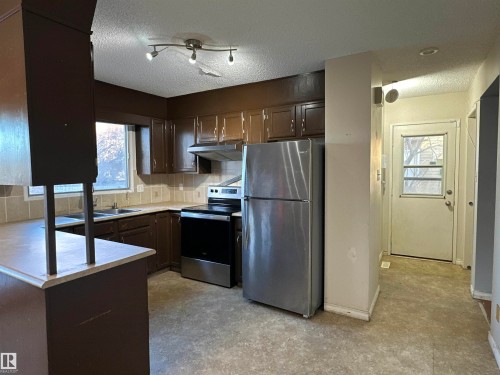 10512 21 Avenue, Edmonton, AB - Indoor Photo Showing Kitchen