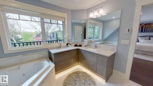 11313 127 Street Nw, Edmonton, AB - Indoor Photo Showing Bathroom