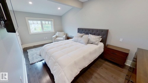 11313 127 Street Nw, Edmonton, AB - Indoor Photo Showing Bedroom
