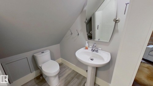 11313 127 Street Nw, Edmonton, AB - Indoor Photo Showing Bathroom