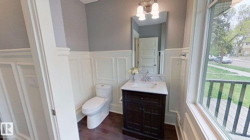 11313 127 Street Nw, Edmonton, AB - Indoor Photo Showing Bathroom