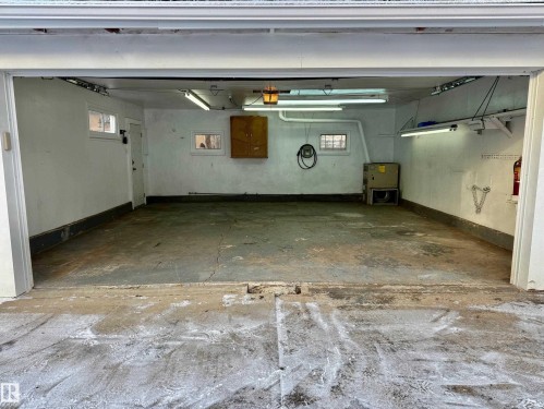 12211 52 Street, Edmonton, AB - Indoor Photo Showing Garage