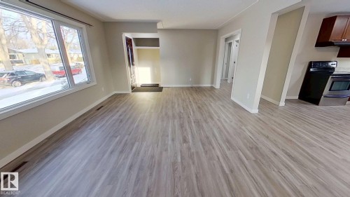 12211 52 Street, Edmonton, AB - Indoor Photo Showing Other Room