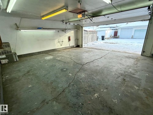 12211 52 Street, Edmonton, AB - Indoor Photo Showing Garage