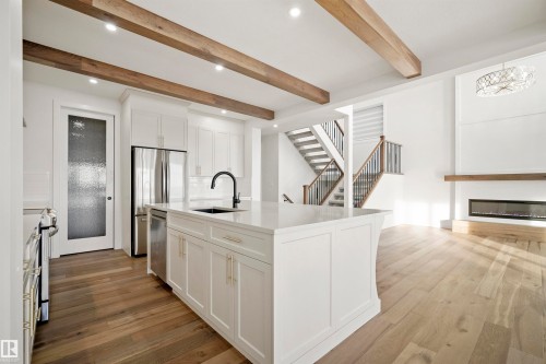 1538 Howes Place, Edmonton, AB - Indoor Photo Showing Kitchen