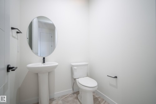 1538 Howes Place, Edmonton, AB - Indoor Photo Showing Bathroom