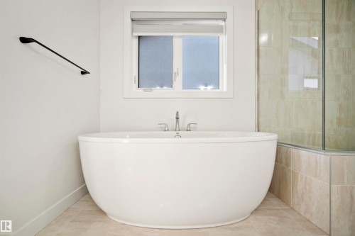 1538 Howes Place, Edmonton, AB - Indoor Photo Showing Bathroom