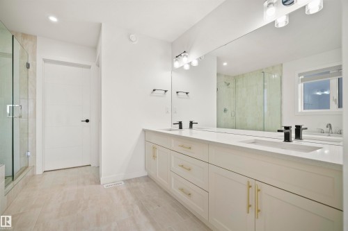 1538 Howes Place, Edmonton, AB - Indoor Photo Showing Bathroom