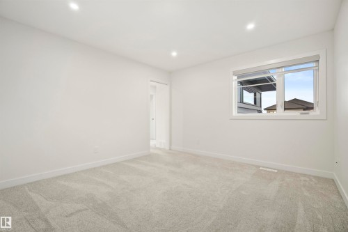 1538 Howes Place, Edmonton, AB - Indoor Photo Showing Other Room