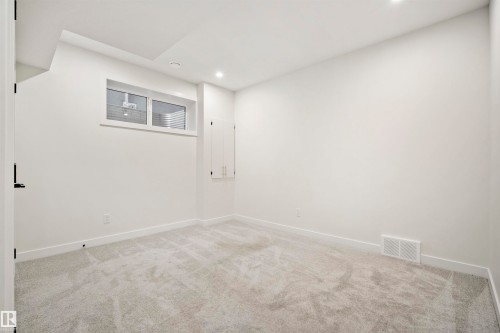1538 Howes Place, Edmonton, AB - Indoor Photo Showing Other Room