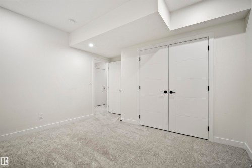 1538 Howes Place, Edmonton, AB - Indoor Photo Showing Other Room