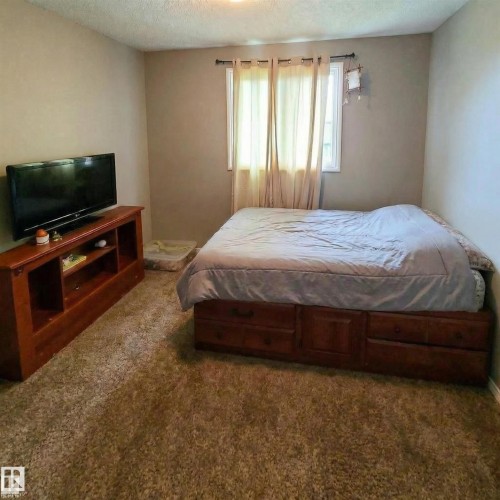 14225 32 Street, Edmonton, AB - Indoor Photo Showing Bedroom