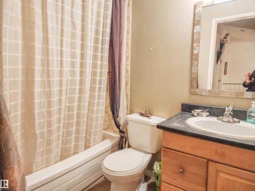 14225 32 Street, Edmonton, AB - Indoor Photo Showing Bathroom
