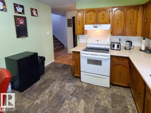 14225 32 Street, Edmonton, AB - Indoor Photo Showing Kitchen