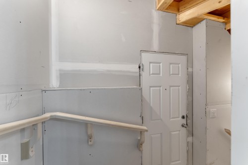 View of stairway - 1235 16 Avenue, Edmonton, AB - Indoor Photo Showing Other Room