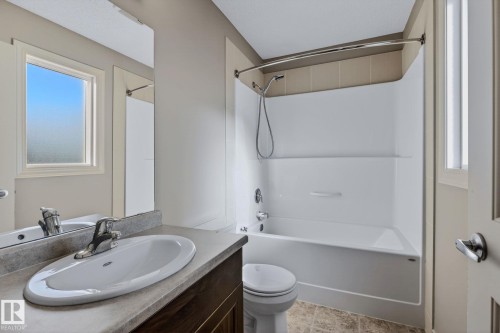 3347 Weidle Way, Edmonton, AB - Indoor Photo Showing Bathroom