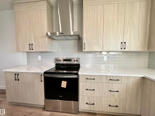 63 Sienna Boulevard, Fort Saskatchewan, AB - Indoor Photo Showing Kitchen With Upgraded Kitchen