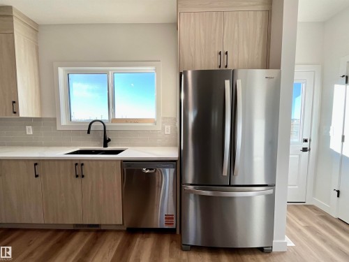 63 Sienna Boulevard, Fort Saskatchewan, AB - Indoor Photo Showing Kitchen With Double Sink