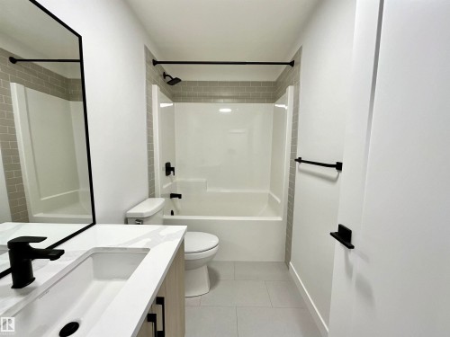 63 Sienna Boulevard, Fort Saskatchewan, AB - Indoor Photo Showing Bathroom