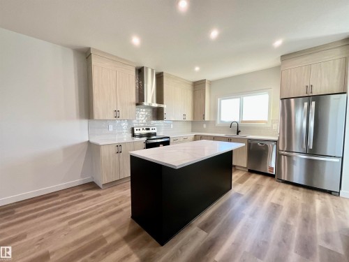 63 Sienna Boulevard, Fort Saskatchewan, AB - Indoor Photo Showing Kitchen With Double Sink With Upgraded Kitchen
