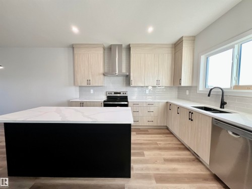 63 Sienna Boulevard, Fort Saskatchewan, AB - Indoor Photo Showing Kitchen