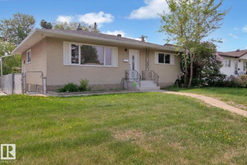 Upper 4803 103 Avenue, Edmonton, AB - Outdoor
